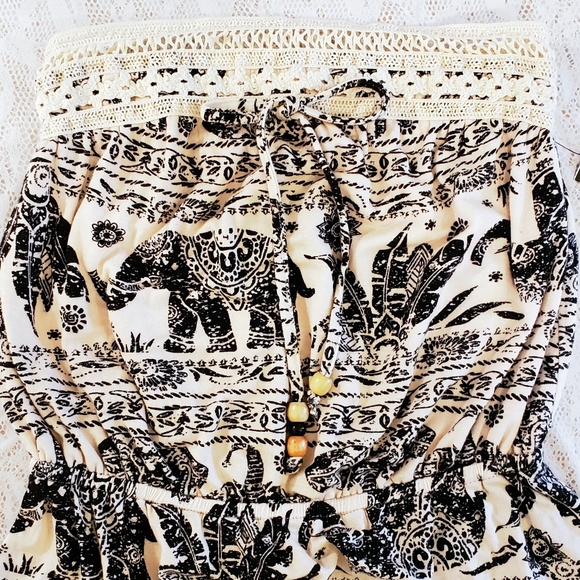 NWT  Rue21 Elephant Print Tube Top w/Lace Trim. XS - Picture 2 of 4